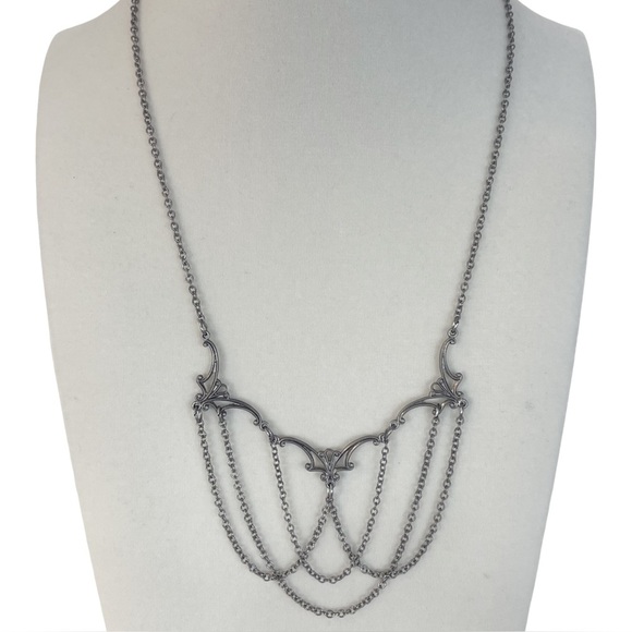 Jewelry - Elegant Silver Art Nouveau Chain Necklace